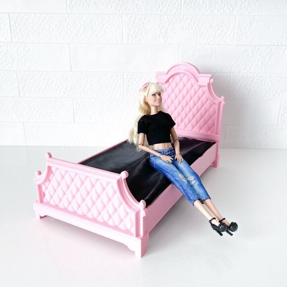 Pink Tufted Miniature Chesterfield Bed Queen Size 1:6 Scale Barbie Dollhouse - Picture 1 of 7